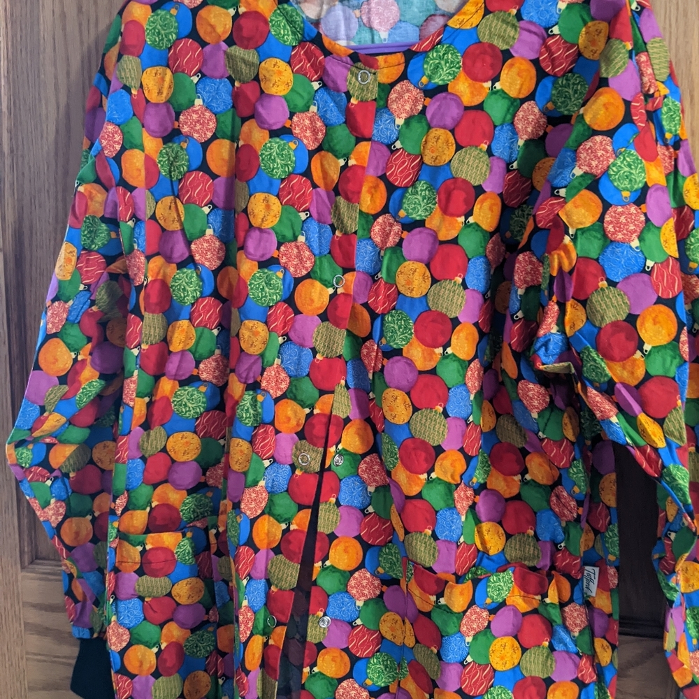 Tafford Colorful Circle Patterned Scrub Top